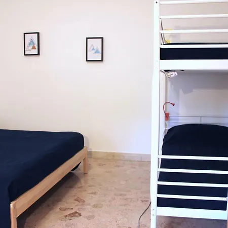 Апартаменти Third House